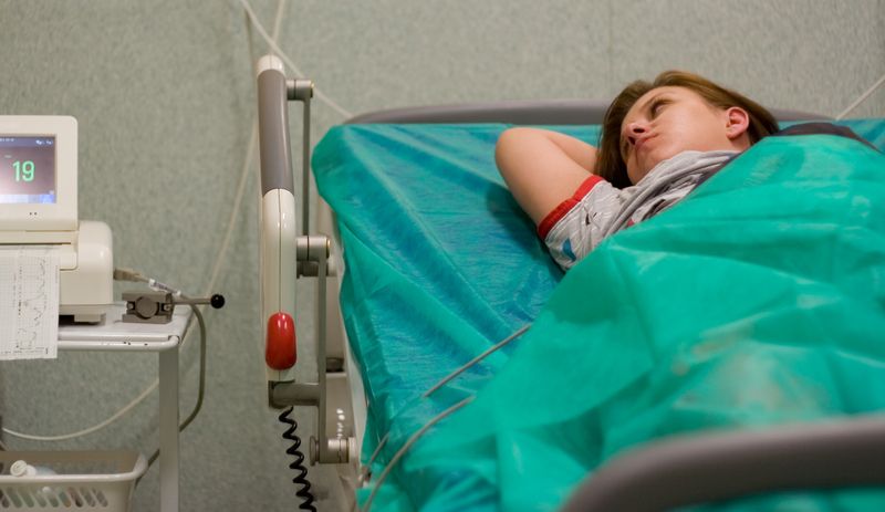 HARTĂ. Lungul drum spre maternitate. Chinul femeilor din România care trebuie să meargă zeci de kilometri ca să aducă pe lume un copil: „Ultima dată era să nasc la Peco”