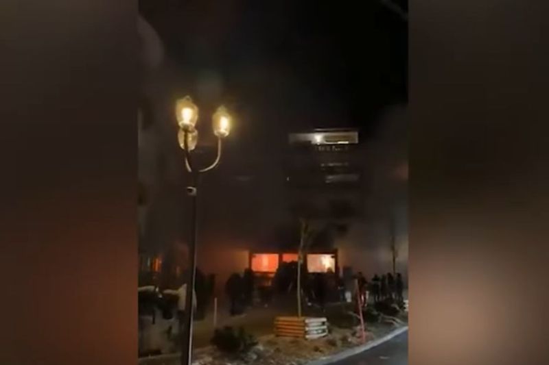 VIDEO Explozie de Anul Nou într-o stațiune de schi din Elveția. Mai multe persoane au murit, altele sunt rănite / Zona montantă, sub interdicție aeriană