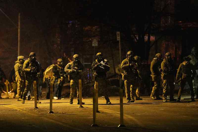 Trump amenință că va trimite armata împotriva protestatarilor din Minnesota, pe fondul furiei declanșate de acțiunile ICE