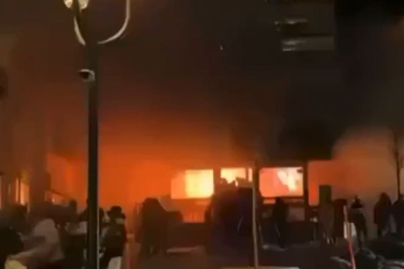 FOTO/ VIDEO Imagini cu barul din Elveția cuprins de flăcări, în timp ce peste 100 de persoane sărbătoreau Anul Nou. Ce se știe până acum despre tragedie