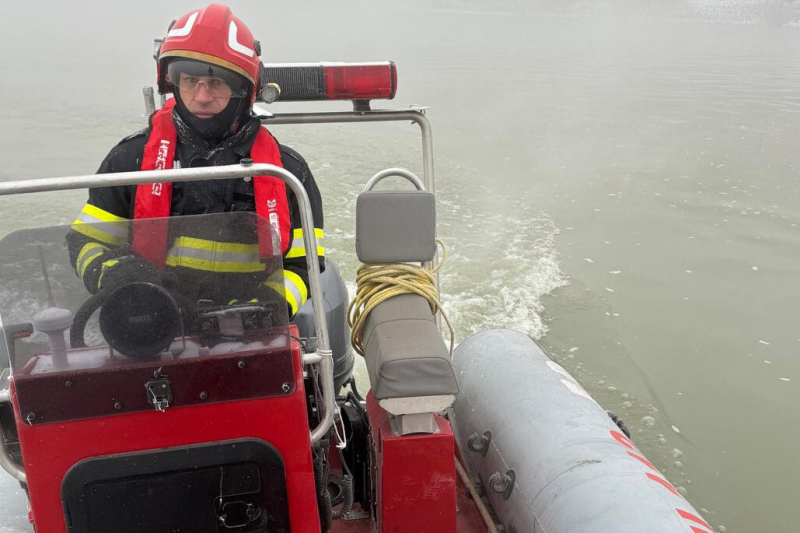 Un marinar care naviga pe o barjă pe Dunăre a fost dat dispărut de colegi. Operațiune amplă de salvare