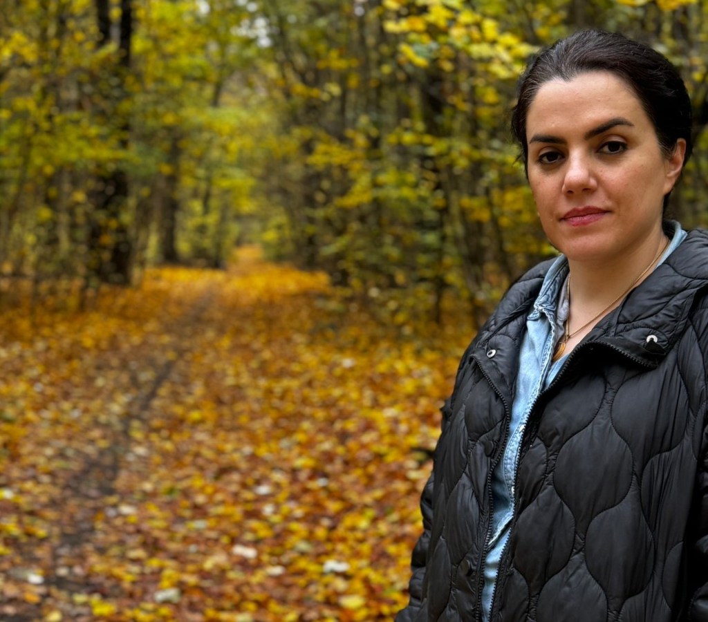 Maryam Sedigh trăiește de aproape cinci ani în România. Când au părăsit Iranul, au plecat cu gândul că vor reveni. Și-a lăsat acolo mama și sora, despre care acum nu mai știe aproape nimic. FOTO: arhiva familiei