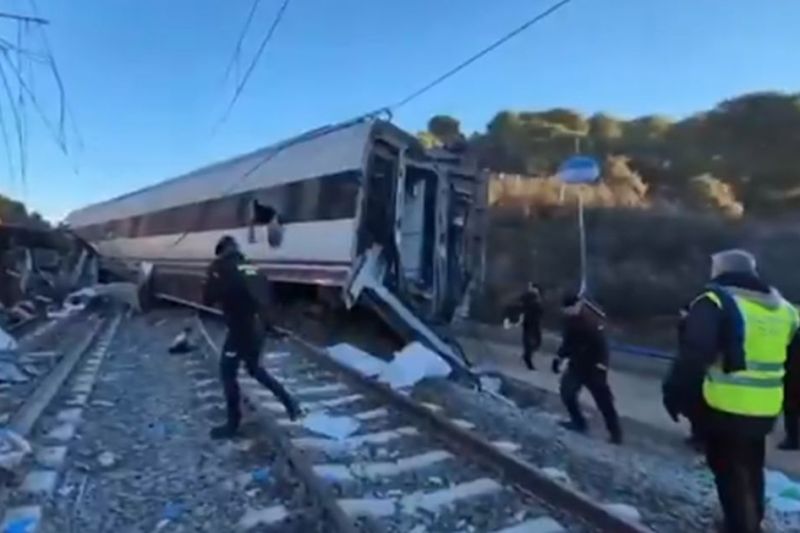 LIVE Două trenuri de mare viteză s-au ciocnit lângă Cordoba, în sudul Spaniei. Bilanțul victimelor, în creștere: sunt zeci de morți și răniți / Oficial: „Este un accident extrem de ciudat” – VIDEO