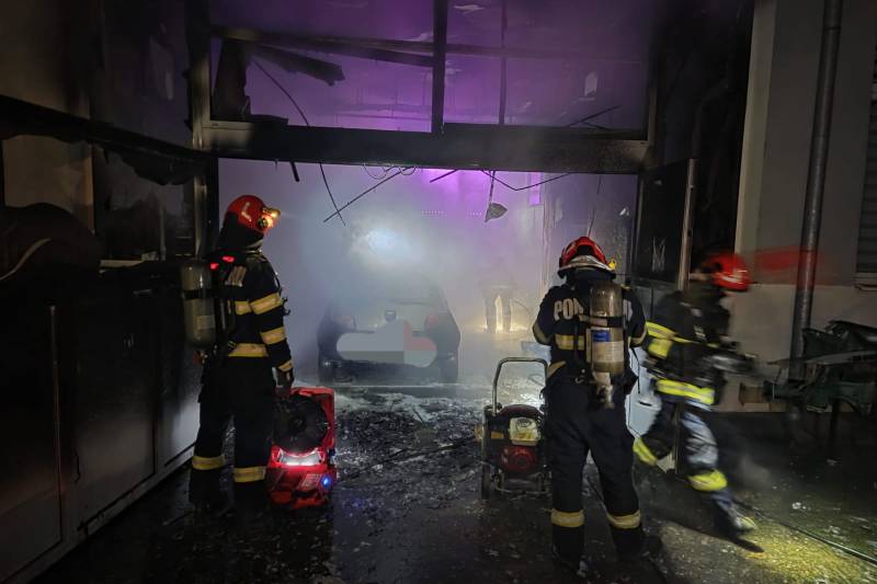 Incendiu la Universitatea din Oradea. Un atelier și un laborator au fost distruse complet