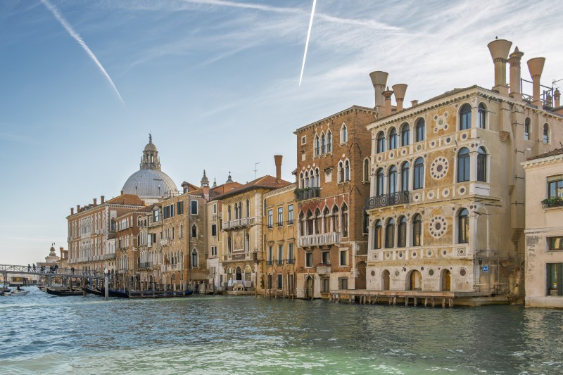 Palatul „blestemat și bântuit” din Veneția. Nouă dormitoare și șapte morți suspecte. Cum arată clădirea istorică scoasă la vânzare pentru 20 de milioane de euro