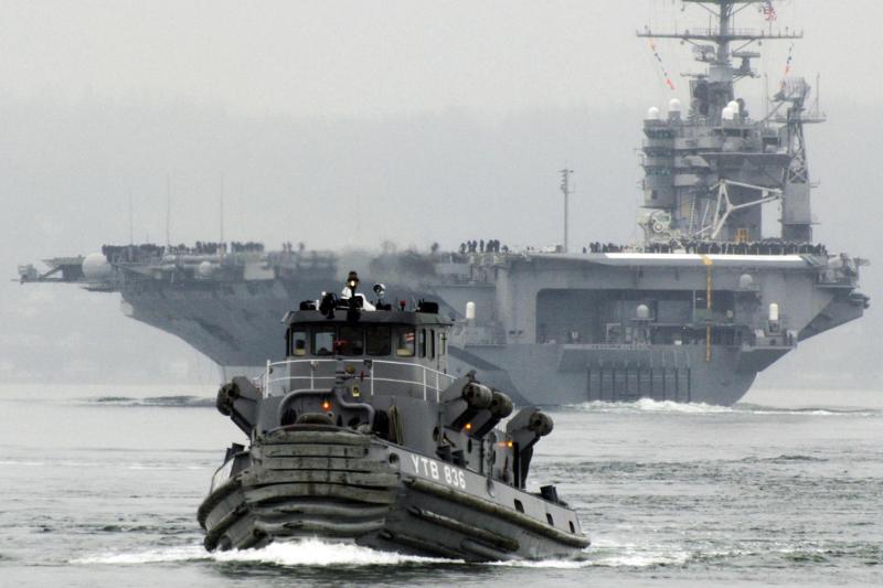 Însoțit de nave de război, portavionul USS Abraham Lincoln al armatei americane a ajuns în Orientul Mijlociu