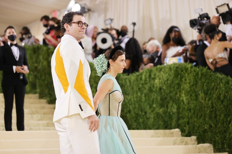 Șeful Instagram spune că platforma așa cum e cunoscută a murit și că „AI slop” poartă o mare parte din vină