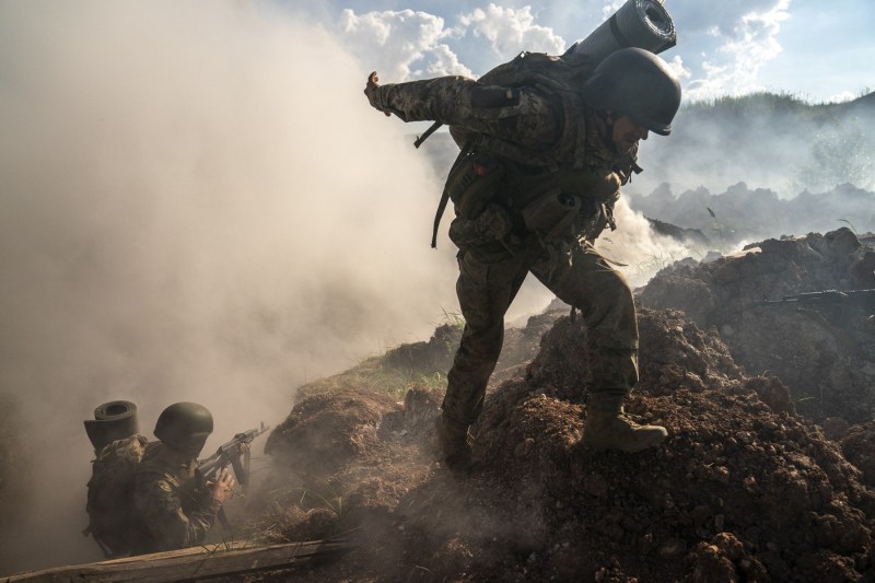 Cum era când războiul avea și armata din România participantă: într-o țară din Europa imaginea militarilor noștri e excelentă. „Și atunci a venit un soldat român”