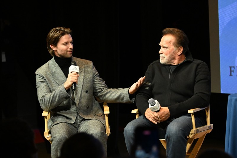 Fiul lui Arnold Schwarzenegger spune ce îl ferește de tentațiile de la Hollywood după ce a jucat într-un serial fenomen