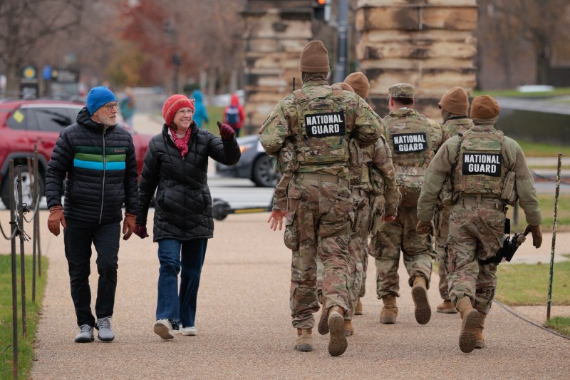 Trump anunță retragerea Gărzii Naţionale din unele orașe americane