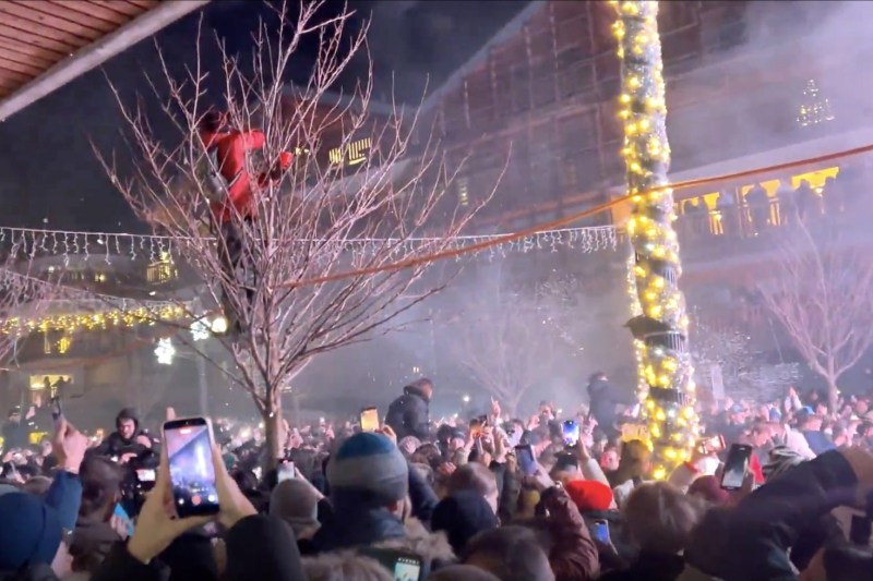 LIVE Incendiu puternic într-un local dintr-o stațiune de schi din Elveția. „Circa 40 de oameni morți și cel puțin 115 răniți ” / Filmul tragediei care amintește de Colectiv – FOTO/VIDEO