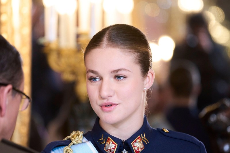 Fraudă pe TikTok, cu imaginea unei prințese. Cum sunt păcăliți utilizatorii să ofere sume de bani