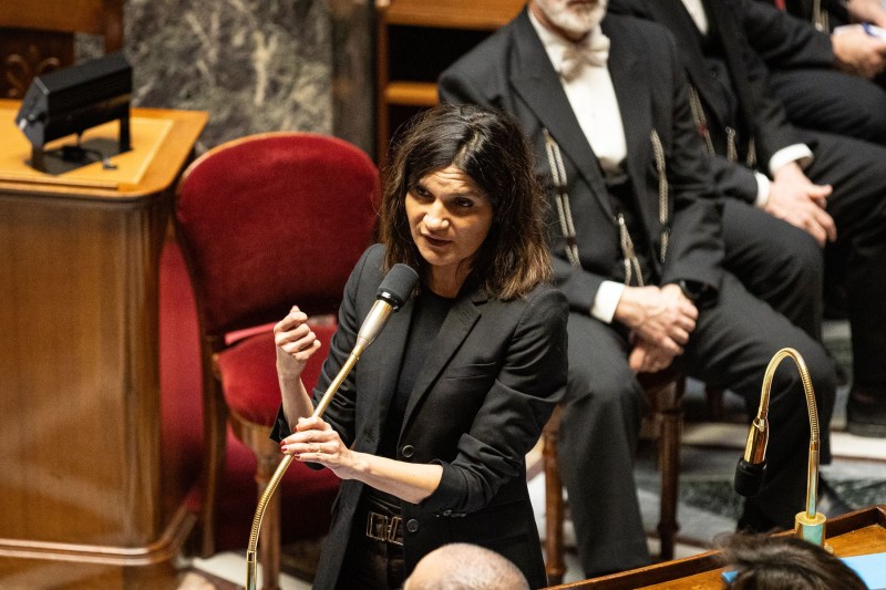 Parisul critică regimul de la Teheran, dar spune că „o intervenție militară nu este opțiunea preferată” de Franța. Mesaj de susținere pentru poporul iranian