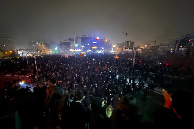 VIDEO Masacru în Iran sub „blackout” digital: Forțele de securitate trag în protestatari. Martorii descriu „cadavre îngrămădite” în spitale și scene dramatice pe străzile din Teheran