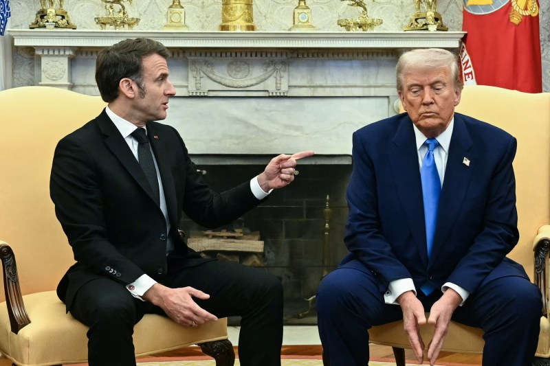Emmanuel Macron și Donald Trump. Foto: Jim WATSON / AFP / Profimedia. Colaj: Ion Mateș