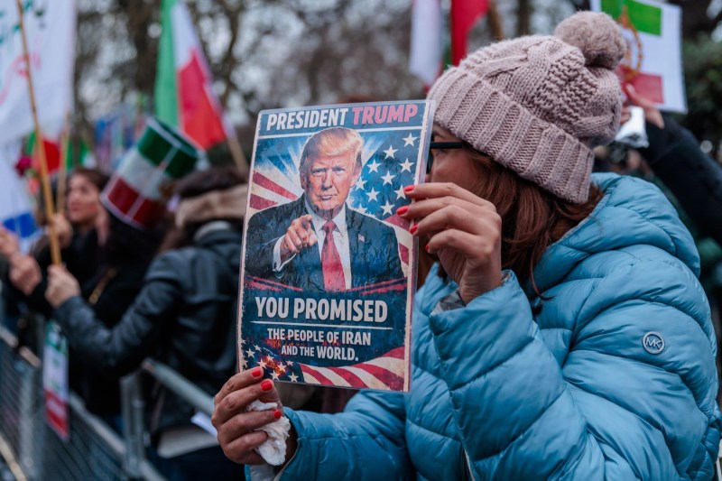 Trump le-a spus că „ajutorul e pe drum” și ei au ieșit în stradă / Cum s-a produs schimbarea de atitudine a președintelui american