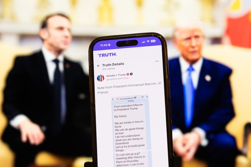 Rețelele sociale și influencerii, arma preferată de propagandă a administrației Trump. Nicio surpriză, în România, un politician și un partid urmează aceeași rețetă