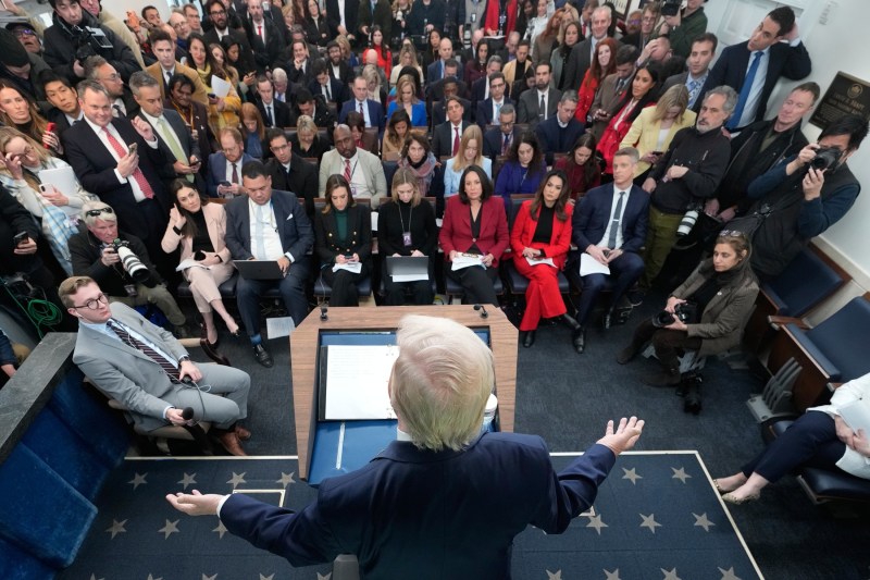 Cât de departe este dispus Trump să meargă pentru preluarea Groenlandei? Răspuns scurt, dat într-o conferință-maraton