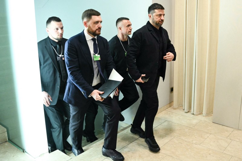 Trump, mesaj înainte de întâlnirea cu Zelenski: „Suntem aproape”