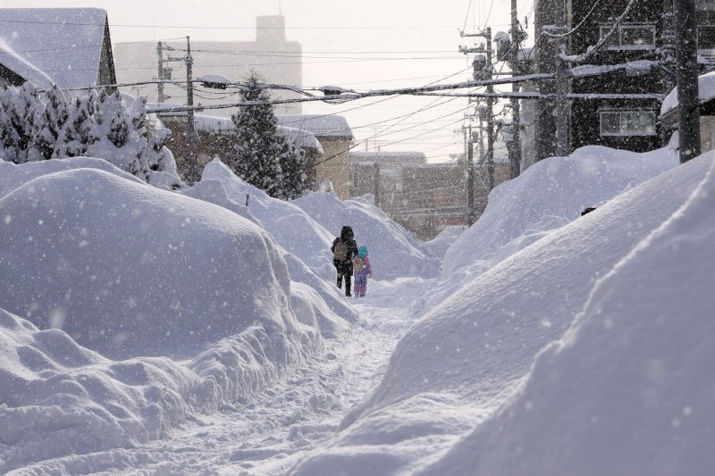 VIDEO Japonia sub nămeți. Cel puțin 14 persoane și-au pierdut viața