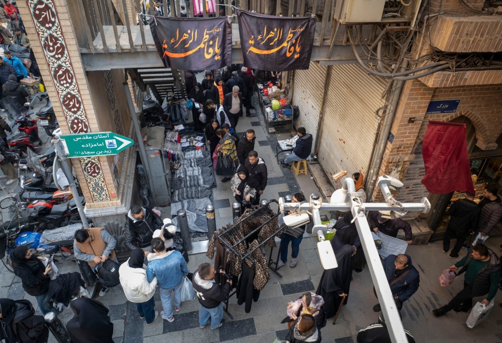 Bazarul din Teheran, ianuarie 2026. Foto: Morteza Nikoubazl/NurPhoto / Shutterstock Editorial / Profimedia