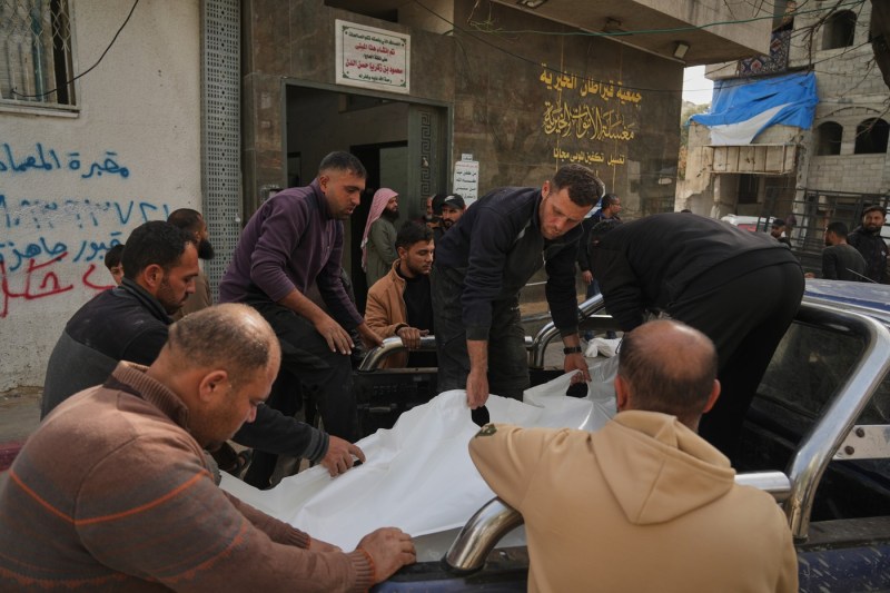 Noi atacuri israeliene în Gaza. Autoritățile sanitare anunță zeci de victime