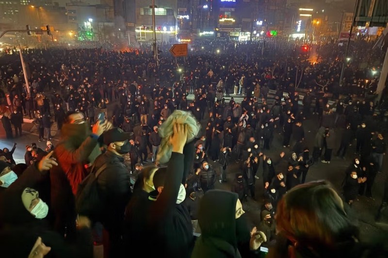 LIVE Focuri de armă în Teheran împotriva manifestanților, în a 14-a zi de proteste – VIDEO