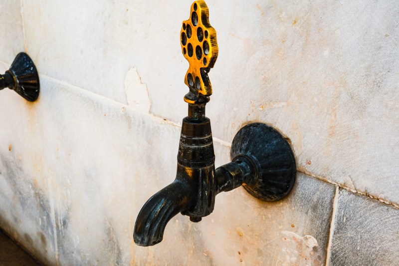 Pe urmele Agentului Termic din  București. De la războiul hamam versus baie ca la Viena la necazurile din ziua de azi