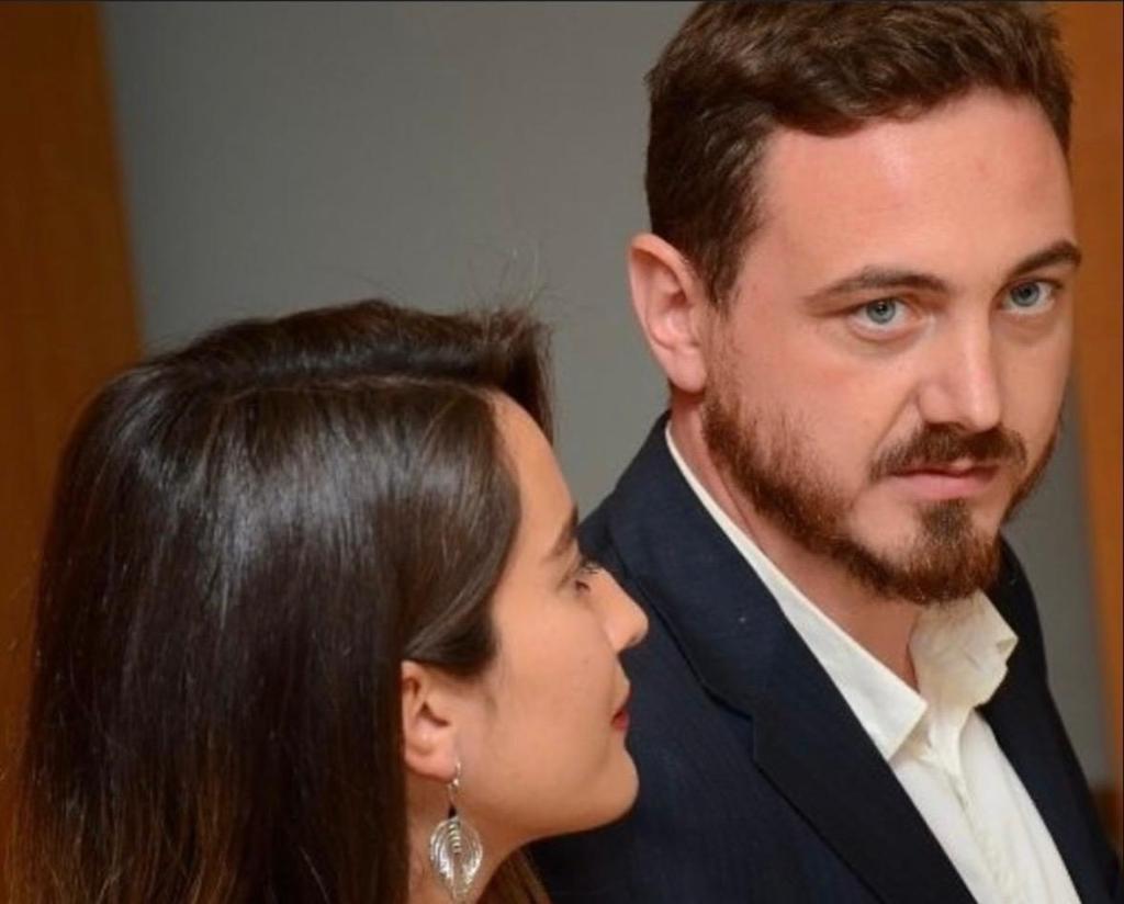 „Shaida m-a învățat, fără să-mi spună, cât de valoroasă este libertatea atunci când nu crești cu ea”. Sorin Chirvase și Shaida Heydari. FOTO: arhiva personală