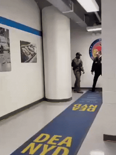 VIDEO Noi imagini cu Nicolas Maduro. Președintele capturat al Venezuelei a ajuns la un centru de detenție din SUA în care a fost și P. Diddy