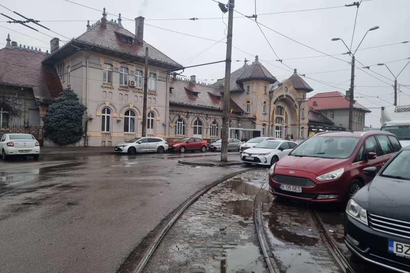 Ce s-a ales din liniile de tramvai de la Gara Obor: gropi, bălți și parcări improvizate