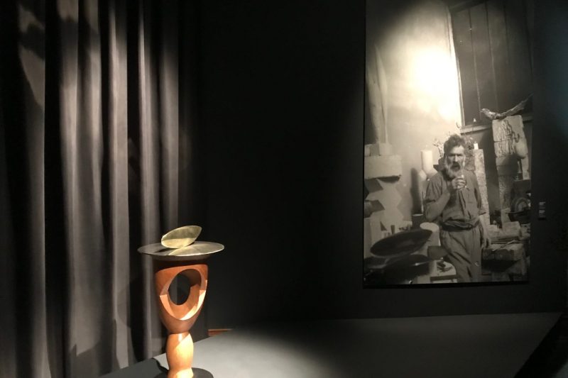 Brâncuși și vioara construită dintr-o lădiță pentru portocale