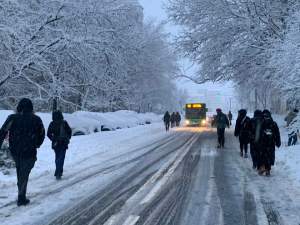 Așa arăta un drum din București azi dimineață, după viscol de noaptea trecută |Foto: Facebook - Sindicatul Transportatorilor din Bucuresti