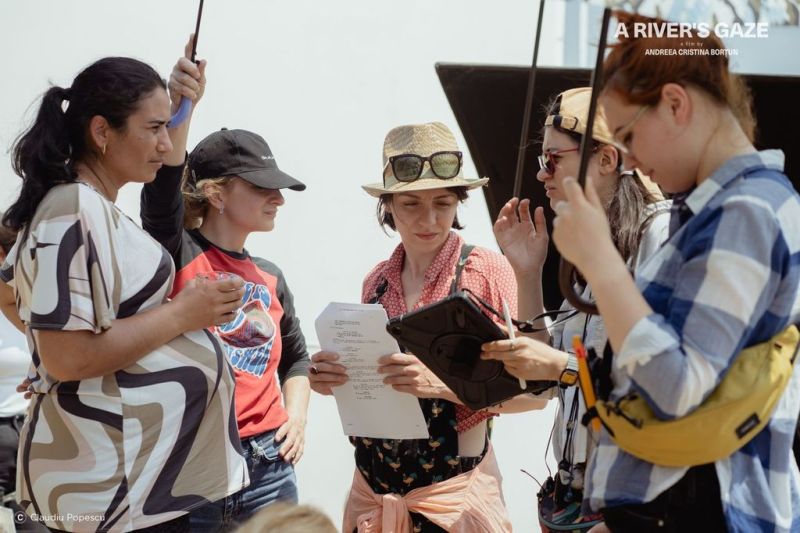 Primul lungmetraj semnat de Andreea Cristina Borțun, Malul Vânăt / A River’s Gaze debutează în 7 festivaluri internaționale