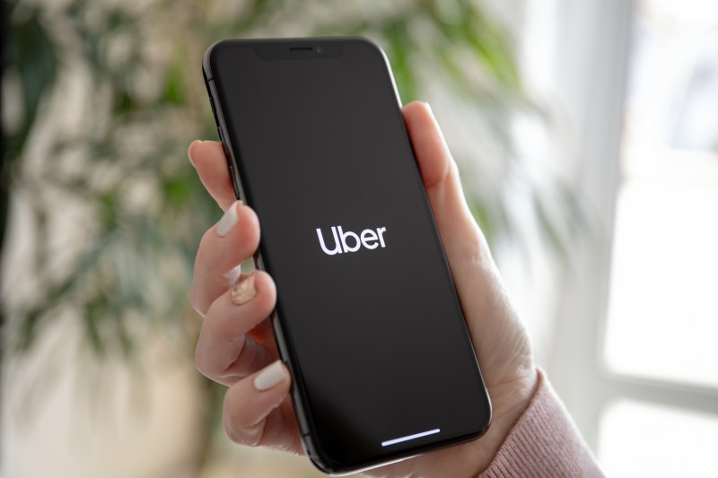 Anunț-supriză al Uber, care revine în România cu un serviciu major la care renunțase acum șase ani