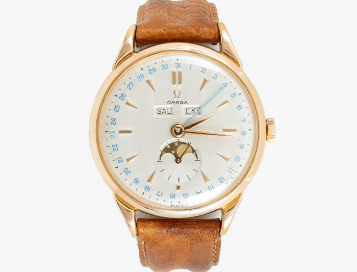 O mașină de protocol a Președintelui Klaus Iohannis, în licitație de la doar 1.000 de Euro, alături de ceasuri de lux din aur