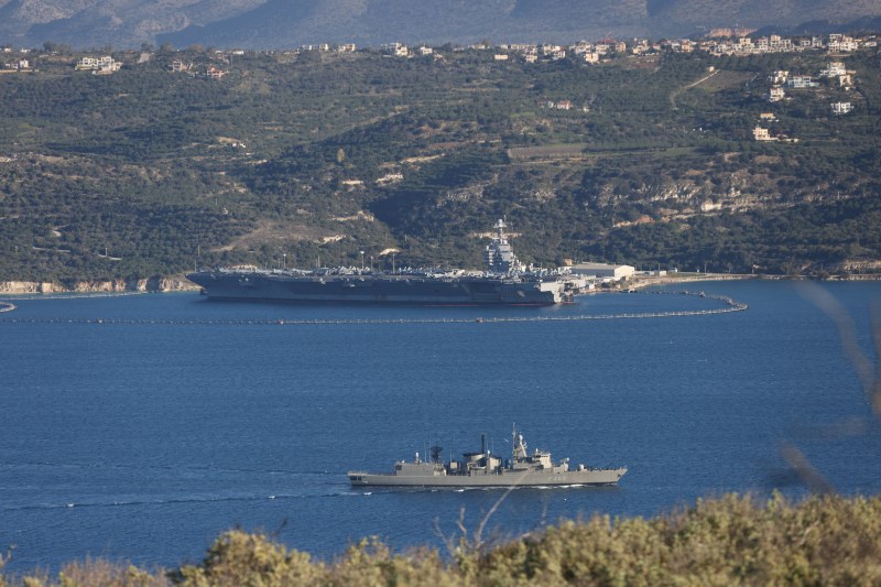 Cel mai mare portavion din lume, trimis de Trump să pună presiune pe Iran, a ajuns în Creta