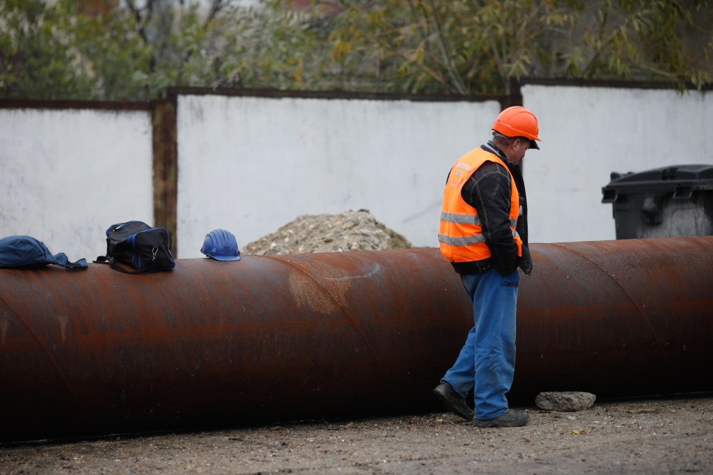 Țevi din rețeaua de termoficare. Inquam Photos / George Călin