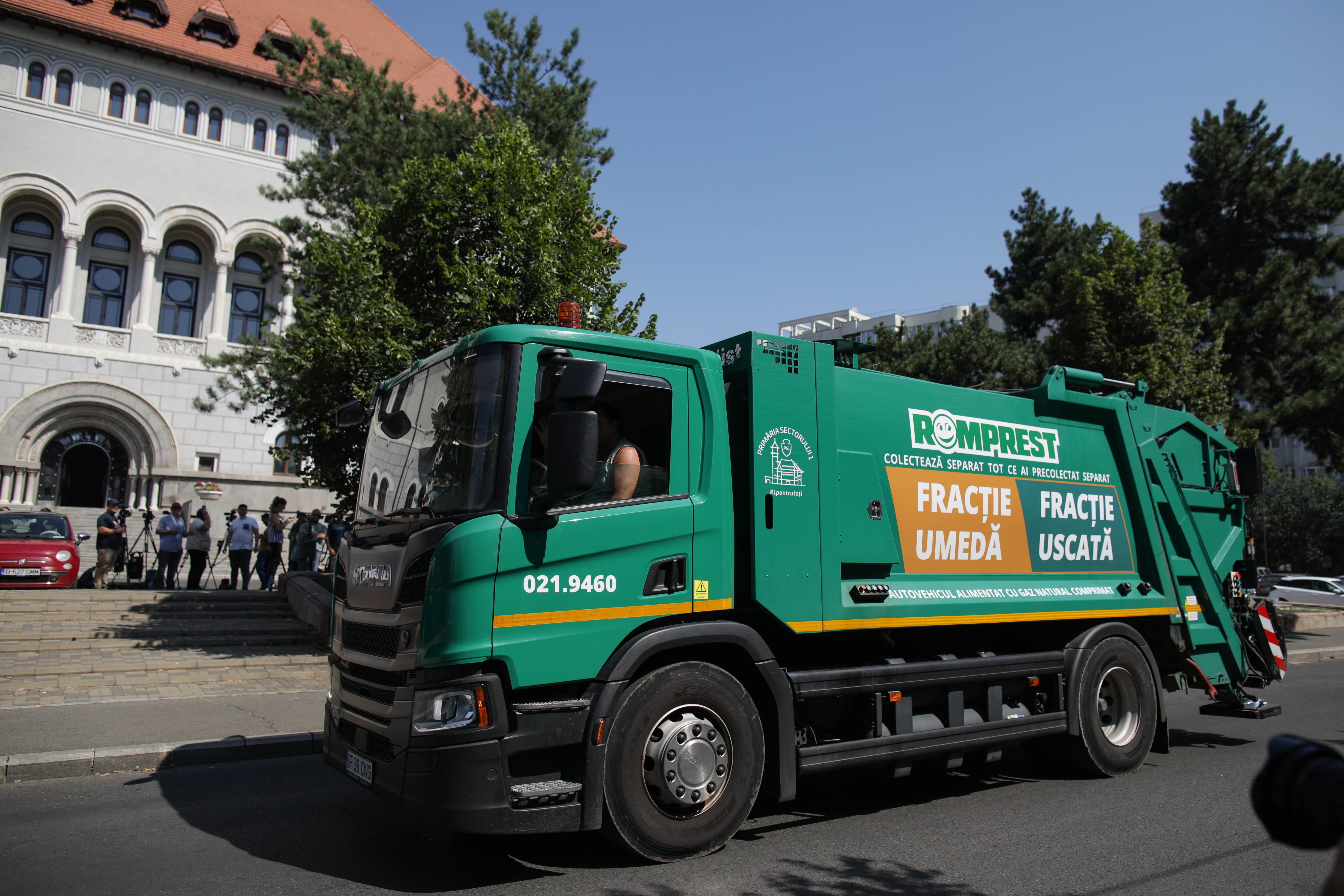 Sectorul 1 își face firmă de salubrizare și va achiziționa utilaje de 100 milioane de lei. Din 2027 cetățenii vor plăti o taxă pentru gunoiul menajer 