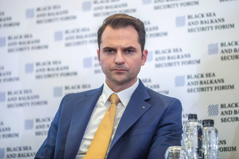 Consilier al lui Bolojan, reclamat la CNCD după o declarație despre bugetari, în care a spus că sunt „incompetenți, hoți sau nebuni”. Explicația lui Burduja