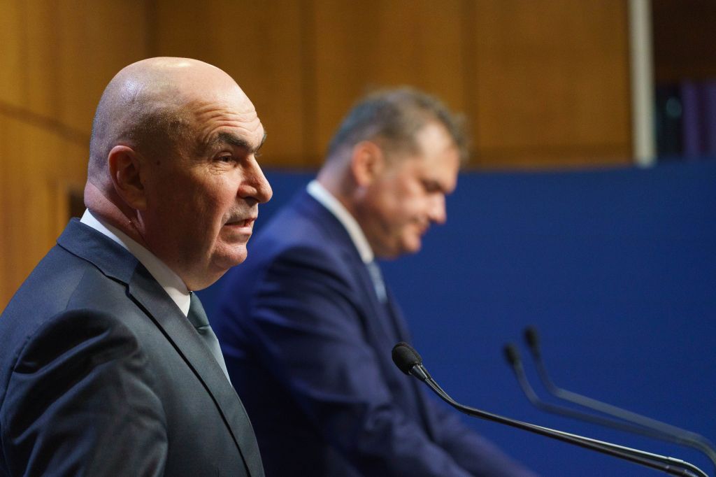 Ilie Bolojan alături de ministrul Cseke Attila, sustin o conferinta de presa în data de 18 iulie 2025. Inquam Photos / Tudor Pana