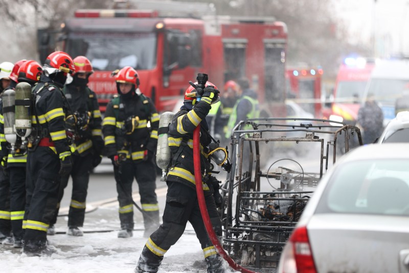 FOTO Filmul accidentului din Sectorul 6, unde o femeie a murit după ce mașina electrică a luat foc în timpul mersului