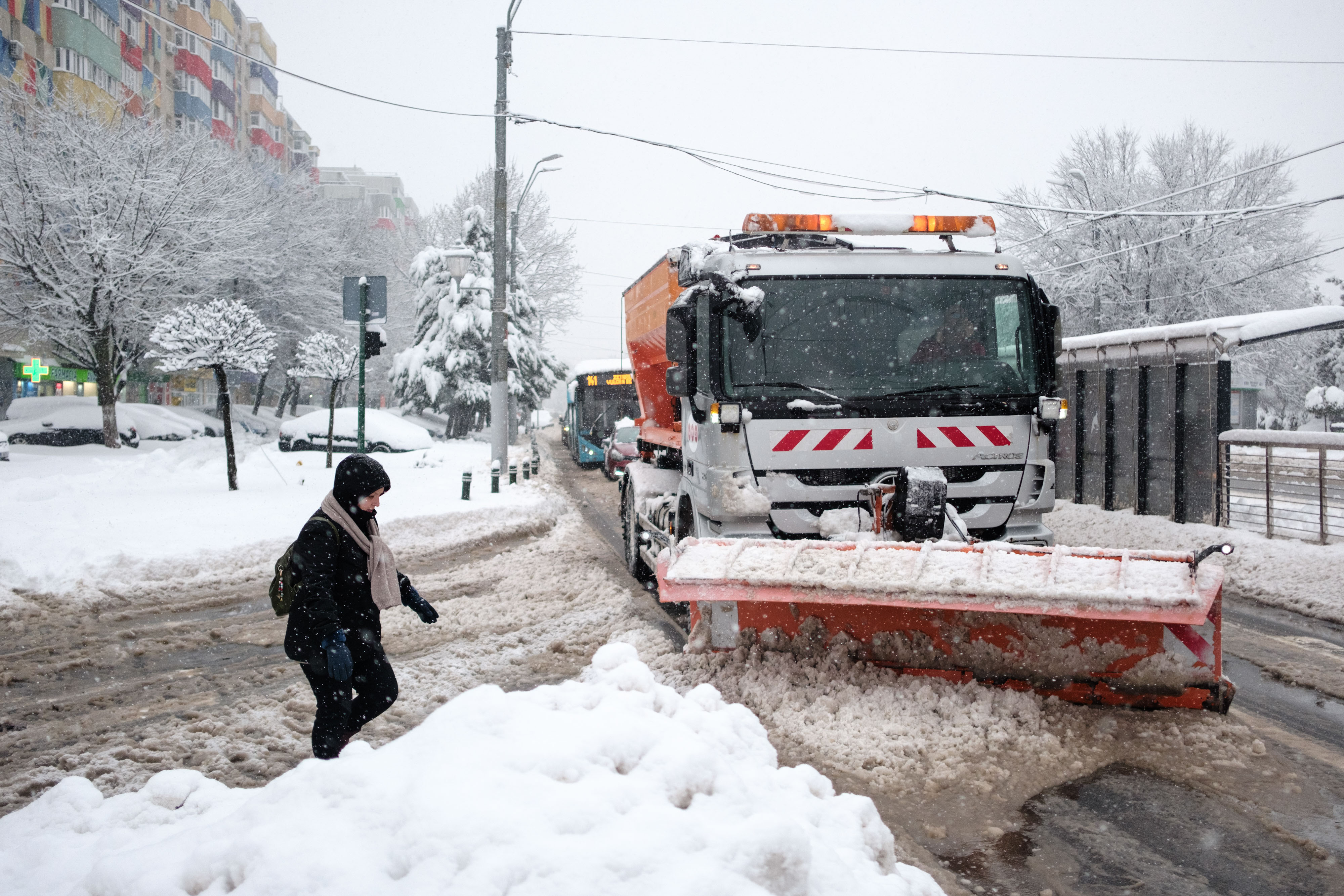 ANM: Ninsoare intensă în București până la 16:00