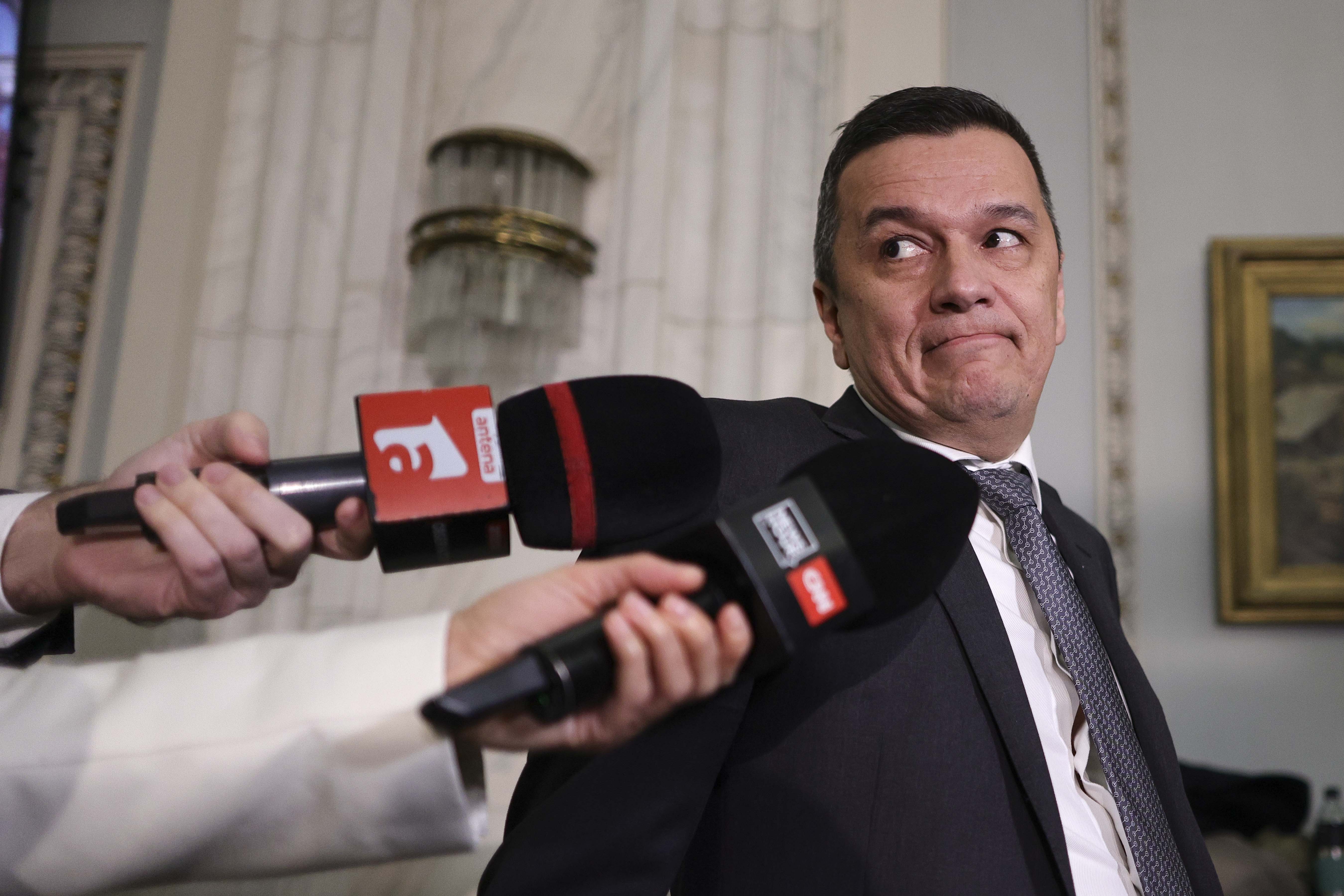 Sorin Grindeanu, întrebat dacă își dă demisia de la șefia Camerei Deputaților: „Și-a dat demisia domnul Bolojan și nu știu? Îmi dați o veste bună?”