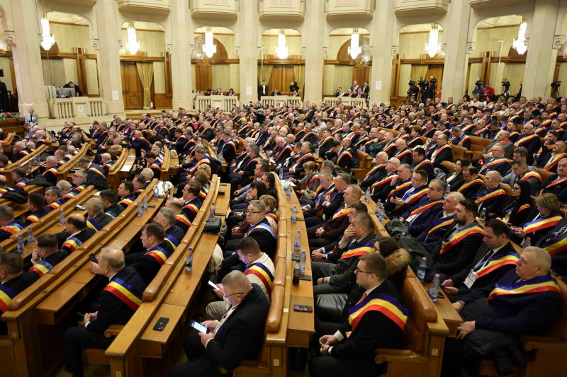 VIDEO Bolojan și Grindeanu, întâlnire cu edilii la Parlament, în timp ce peste 1.300 de primării au intrat în grevă de avertisment / Ce au spus cei doi oficiali