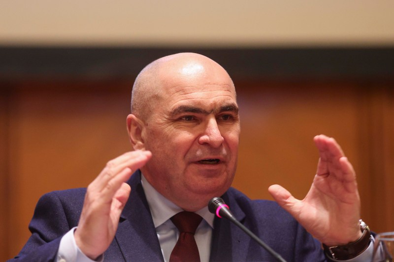 Bolojan vrea ca absolvenţii de medicină să lucreze în România un număr minim de ani. „Ai o obligaţie faţă de ţara asta”