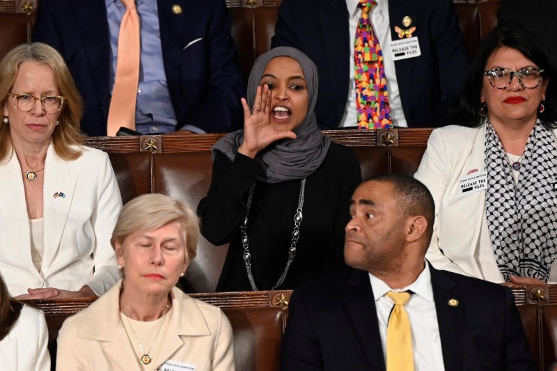 „Oamenii ăștia sunt nebuni”. Momentul care a stârnit strigăte și insulte în timpul discursului susținut de Trump în Congresul SUA