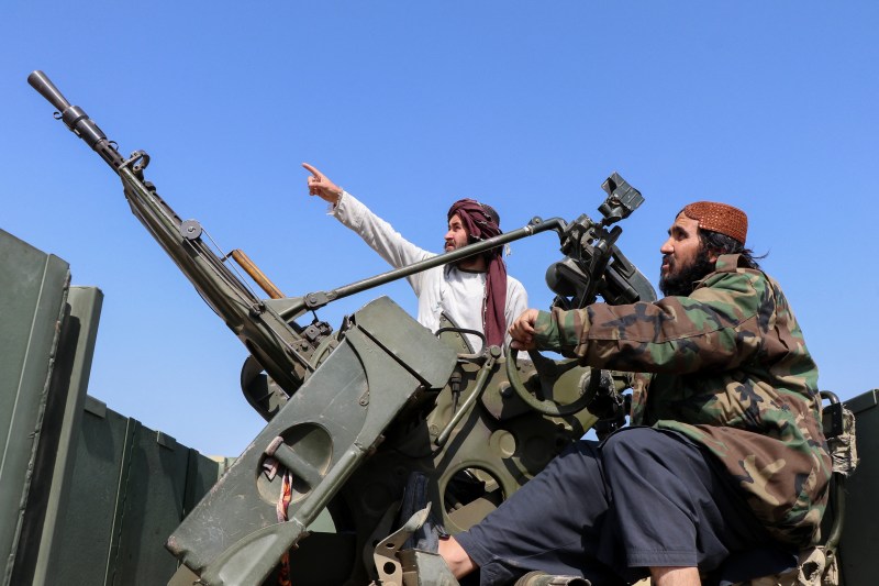 Pakistan si Afganistan, „în război deschis”: Cum se compară armatele celor două țări / Capitolul la care talibanii sunt aproape la „zero”