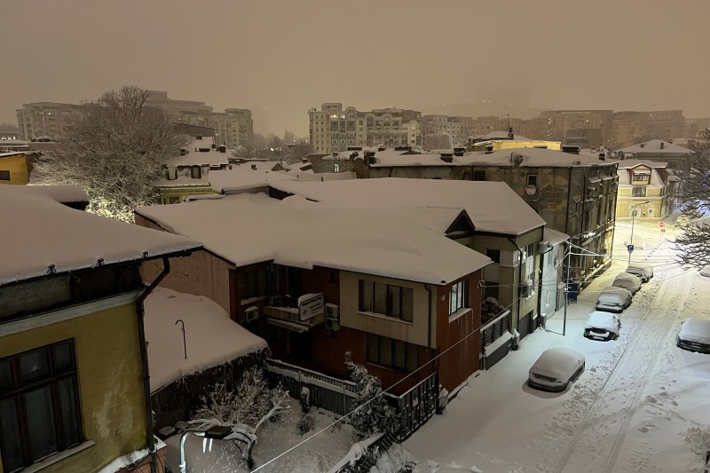 Avertizări cod roșu de ninsori abundente în București și Ilfov. Mesaj Ro-Alert transmis populației în noapte