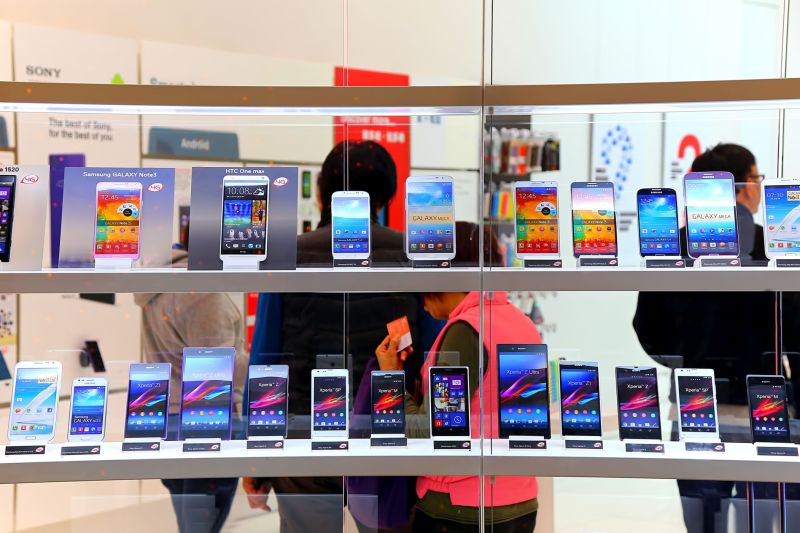 Motivul pentru care smartphone-urile ar putea înregistra cea mai mare scădere a vânzărilor din ultimul deceniu: „Va fi mai mult decât un declin temporar”